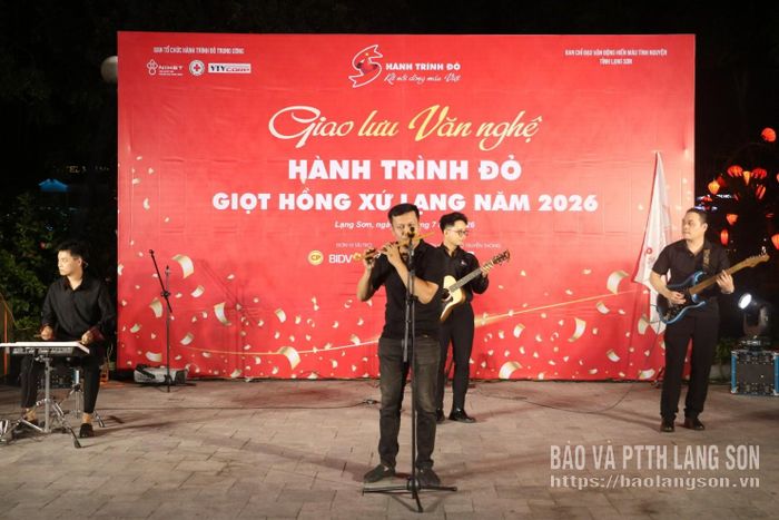 Tiết mục văn nghệ biểu diễn tại chương trình