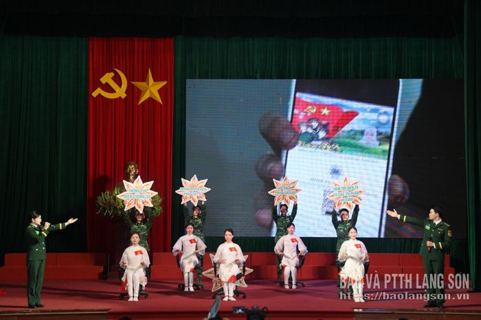 Cán bộ Bộ đội Biên phòng Lạng Sơn dự thi phần tuyên truyền viên trẻ dưới hình thức sân khấu hóa
