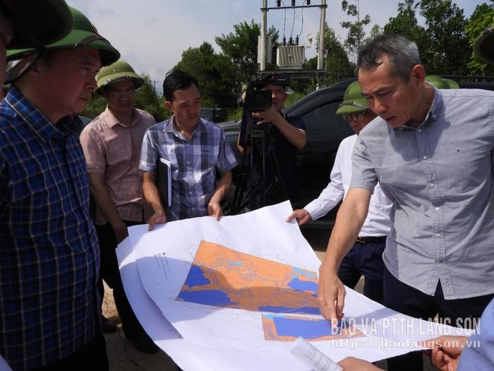 Đại diện nhà đầu tư dự án cụm công nghiệp Na Dương 3 báo cáo tình hình thực hiện dự án