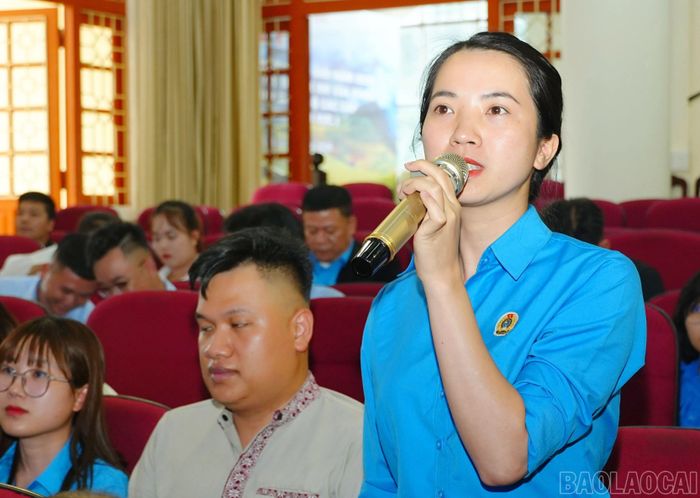 Đoàn viên nêu ý kiến và Công đoàn phường trả lời ý kiến của đoàn viên, người lao động.