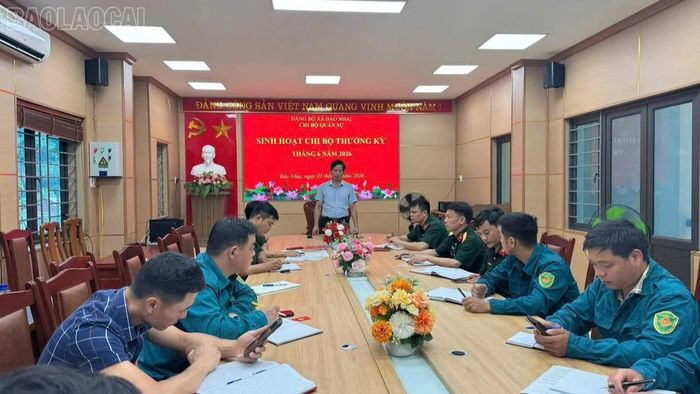 Một buổi sinh hoạt của chi bộ Ban chỉ huy quân sự xã Lao Chải.