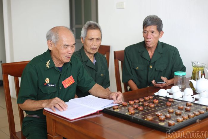 Người có công ghi lại cảm nhận sau những ngày điều dưỡng tập trung.