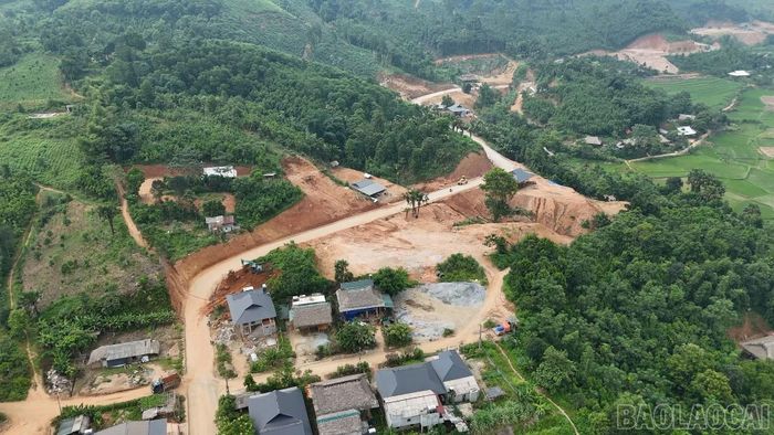 Tuyến đường Khánh Hòa - Văn Yên nhìn từ trên cao.