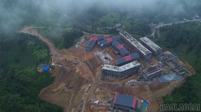 Ngôi trường mới mở ra tương lai tươi sáng cho học sinh biên giới.