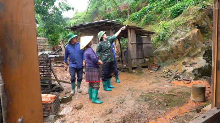 Cùng với khắc phục thì công tác rà soát những hộ nằm trong diện có nguy cơ sạt lở cũng được xã Lao Chải triển khai.