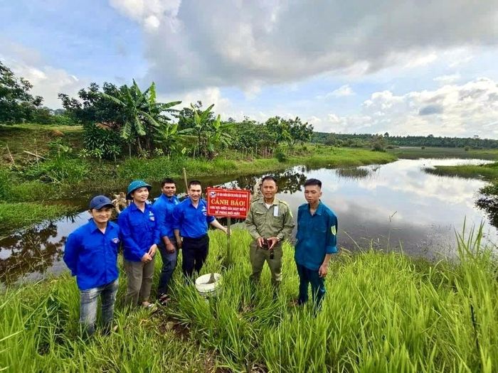 Cắm biển cảnh báo phòng, chống đuối nước ở trẻ em