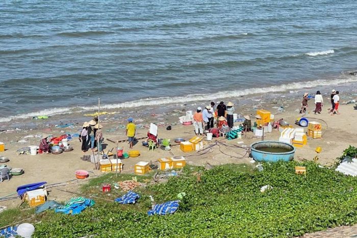 Hình ảnh phản cảm, nhếch nhác của làng chài Mũi Né (Ảnh tư liệu)