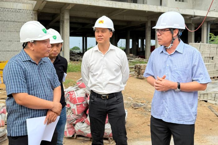 Đồng chí Phó Chủ tịch UBND tỉnh Nguyễn Minh khảo sát thực tế tại dự án Chung cư Cà Ty