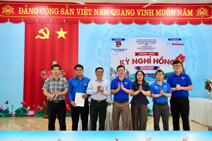 Đoàn các cơ quan Đảng tỉnh và Đoàn Thanh niên xã Thuận An đã ký kết giao ước kết nghĩa