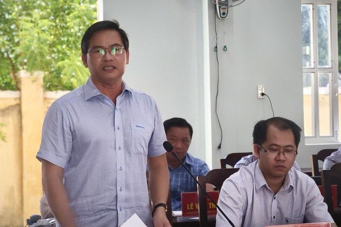 Đồng chí Vũ Đức Thuấn, Bí thư Đảng ủy, Chủ tịch HĐND xã Vĩnh Hảo báo cáo tại buổi làm việc