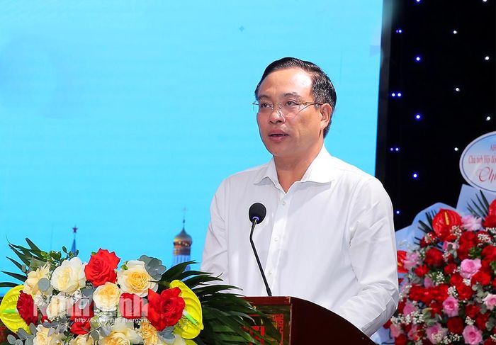 Đồng chí Đặng Thanh Sơn, Ủy viên Ban Thường vụ Tỉnh ủy, Phó Chủ tịch UBND tỉnh phát biểu tại hội nghị.