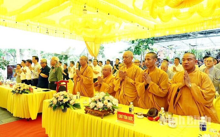 Các đại biểu thực hiện nghi lễ nhập từ bi quán tại Đại lễ.
