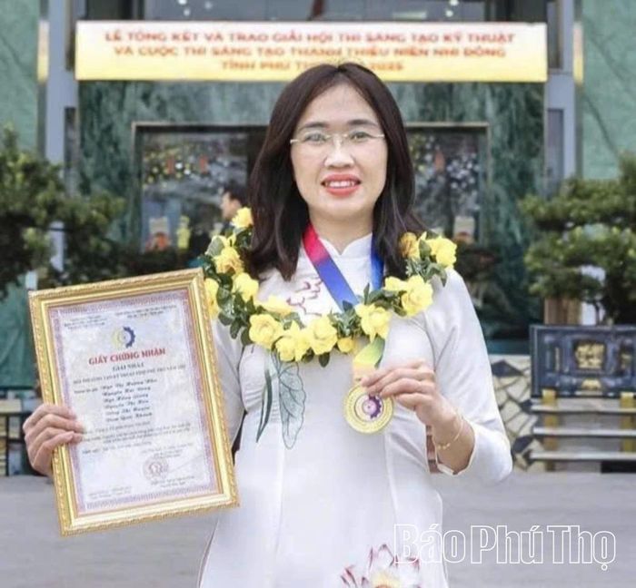 Bà Ngô Thị Hương Nhu - người đoạt giải Nhất Hội thi Sáng tạo kỹ thuật tỉnh Phú Thọ năm 2025.
