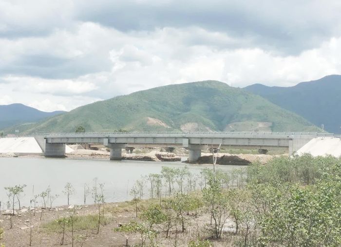 Dự án Xây dựng cấp bách cầu Sông Thai (xã Phú Trạch) đã hoàn thành đưa vào sử dụng - Ảnh: B.T