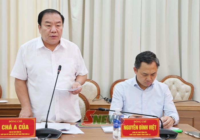 Đồng chí Chá A Của, Phó Bí thư Tỉnh ủy, Chủ tịch Ủy ban MTTQ Việt Nam tỉnh phát biểu tại cuộc họp.