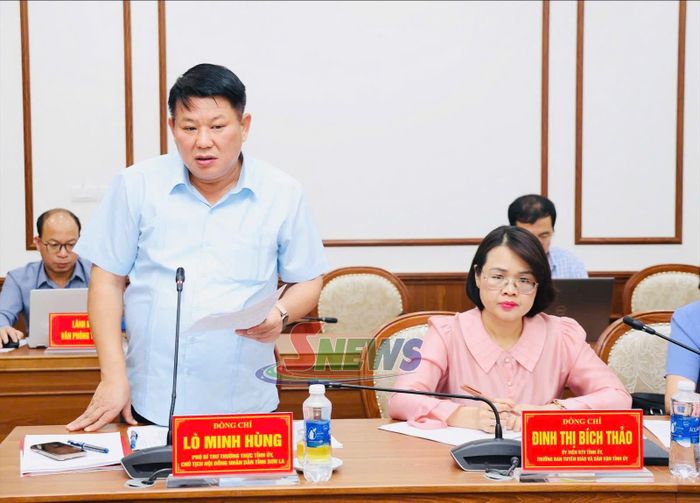 Đồng chí Phó Bí thư Thường trực Tỉnh ủy phát biểu tại cuộc họp.
