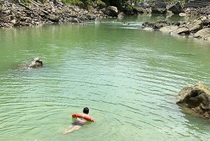 Khu vực sông Nho Quế có nhiều đá ngầm, địa hình phức tạp gây khó khăn cho công tác tìm kiếm.