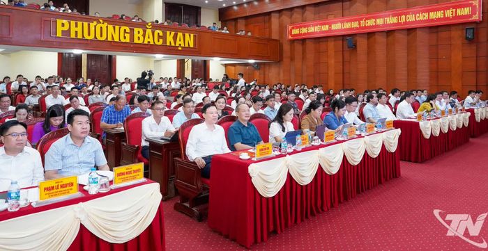 Đại biểu dự Hội nghị.