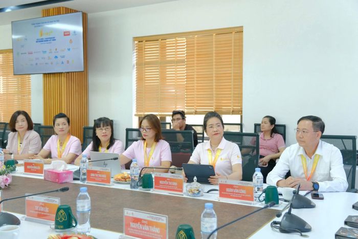 Đại biểu dự Họp báo.
