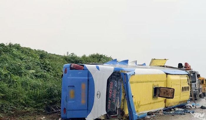 Hiện trường vụ tai nạn giao thông tại đường Pháp Vân - Cầu Giẽ.