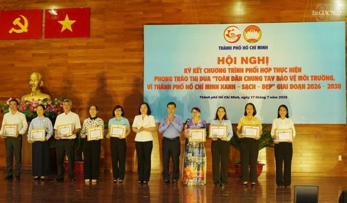 Trao giải đến các hội thi