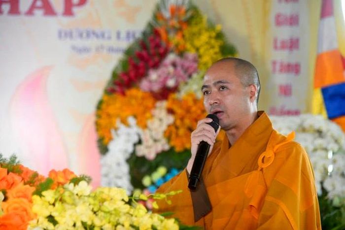 Đại đức Thích Đạo Giác báo cáo công tác tổ chức khóa An cư