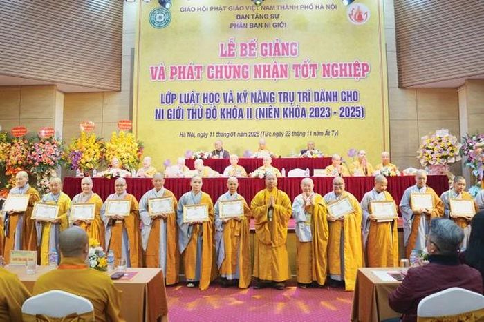 Lễ bế giảng và phát chứng nhận tốt nghiệp Lớp Luật học và kỹ năng trụ trì dành cho Ni giới Thủ đô khóa II (niên khóa 2023-2025)