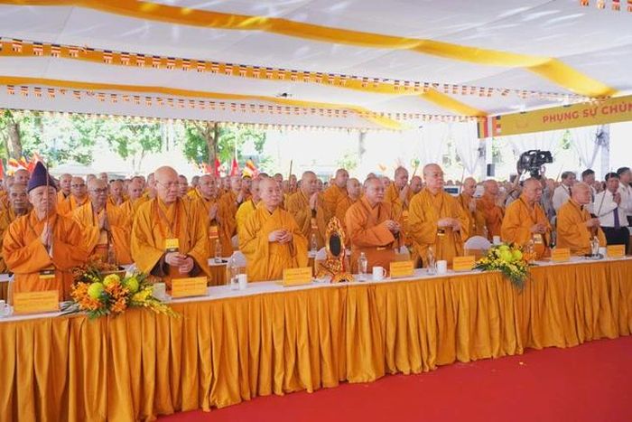 Nhất tâm cầu nguyện Tam bảo gia hộ