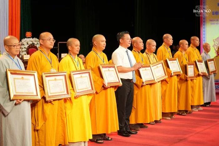 UBND TP.Hà Nội tặng Bằng khen đến các cá nhân