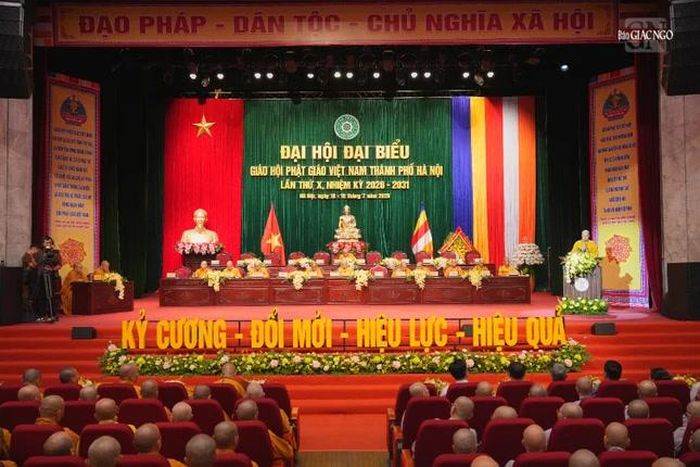 Phiên làm việc thứ nhất diễn ra tại Cung Văn hóa Hữu nghị Việt Xô