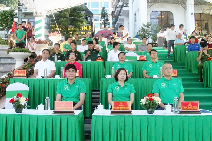 Các đại biểu tham dự lễ phát động.