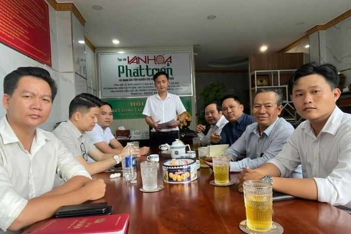 Ông Nguyễn Tiến Dũng, Tổng Biên tập Tạp chí Điện tử Văn hóa và Phát triển, phát biểu chỉ đạo tại Hội nghị sơ kết công tác 6 tháng đầu năm 2026 của Cơ quan Đại diện Tạp chí tại TP.HCM.