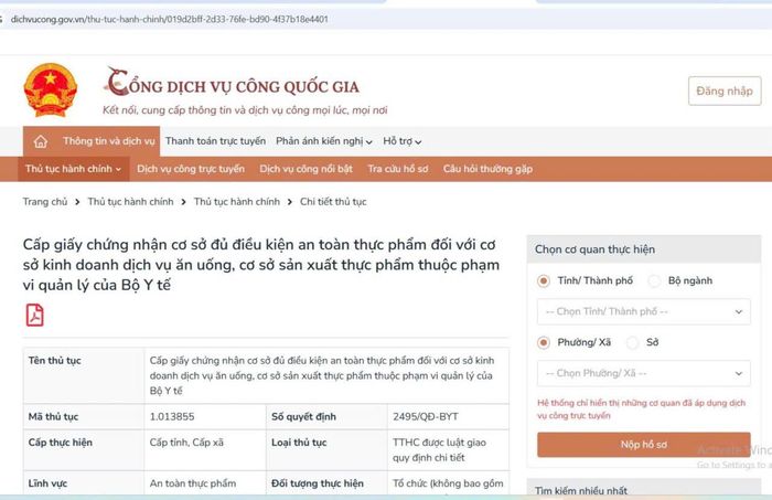 Cá nhân, tổ chức có nhu cầu cấp giấy chứng nhận cơ sở đủ điều kiện ATTP có thể nộp trên Cổng Dịch vụ công Quốc gia hoặc tại Trung tâm Phục vụ hành chính công cấp xã. Ảnh: Quang Phương