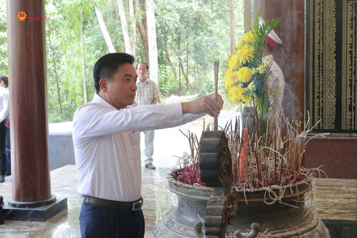 Phó Chủ tịch Quốc hội, Thượng tướng Nguyễn Doãn Anh dâng hoa, dâng hương khu di tích Ngã ba Đồng Lộc
