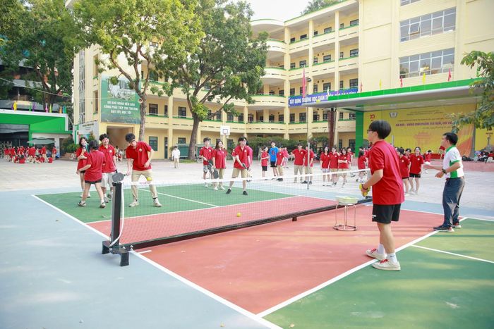 Trường THPT Phan Huy Chú - Đống Đa hướng tới xây dựng môi trường giáo dục hiện đại, nhân văn, tạo điều kiện để học sinh phát triển toàn diện. Ảnh: Trường THPT Phan Huy Chú - Đống Đa