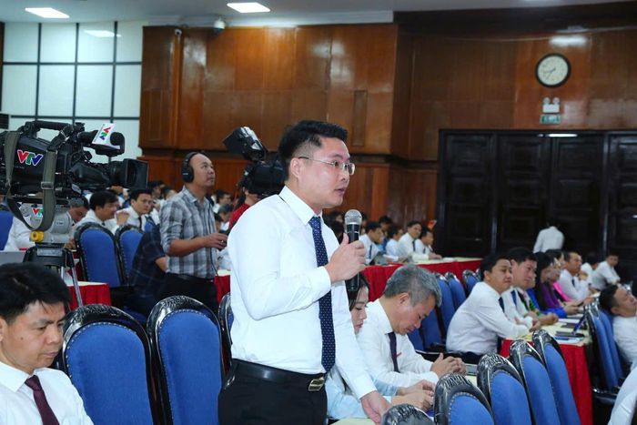 Đại biểu Lê Xuân Phúc Hưng chất vấn. Ảnh: Quốc Hương