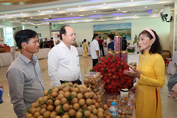 Nhiều sản phẩm đặc trưng của các tỉnh đồng bằng sông Cửu Long được trưng bày tại Diễn đàn