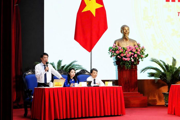 Đại biểu Nguyễn Hữu Long băn khoăn về tình trạng thiếu cán bộ để thực hiện các nhiệm vụ trong lĩnh vực chuyển đổi số, đặc biệt là trong tình huống ứng cứu sự cố khẩn cấp. Ảnh: Đào Cảnh