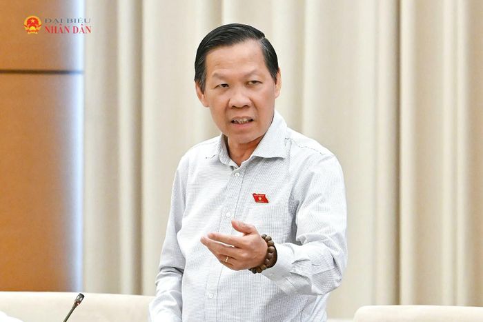 Chủ nhiệm Ủy ban Kinh tế và Tài chính Phan Văn Mãi phát biểu. Ảnh: Hồ Long
