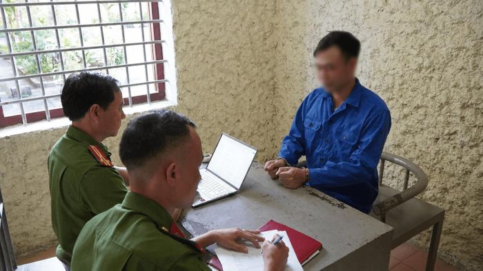 Đối tượng Nguyễn Mạnh Tuân tại cơ quan công an.