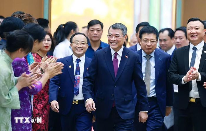 Thủ tướng Lê Minh Hưng đến dự Hội nghị Thường trực Chính phủ với cộng đồng doanh nghiệp. (Ảnh: Dương Giang/TTXVN)