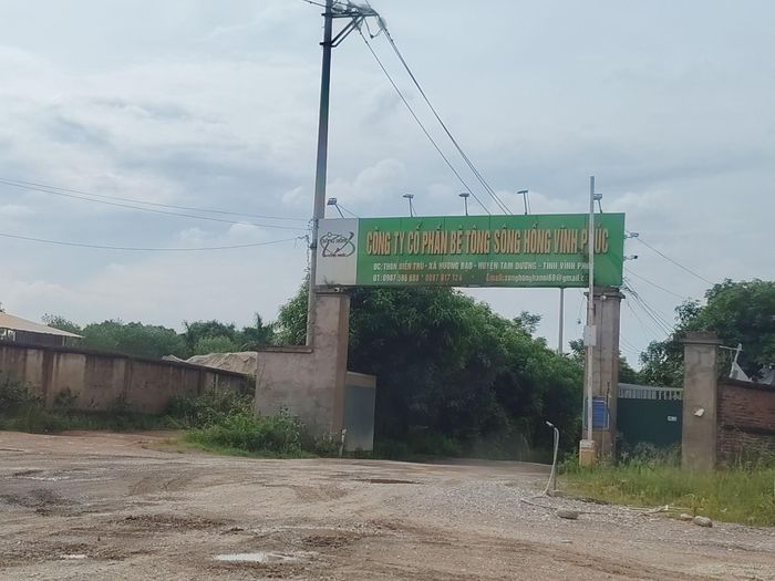 Công ty Cổ phần bê tông Sông Hồng Vĩnh Phúc tại xã Tam Dương, tỉnh Phú Thọ. (Ảnh: Trương Hiếu).