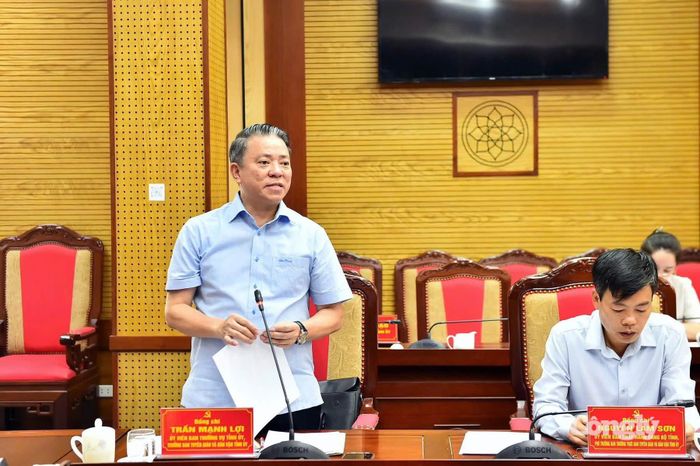 Đồng chí Trần Mạnh Lợi, Ủy viên Ban Thường vụ Tỉnh ủy, Trưởng Ban Tuyên giáo và Dân vận Tỉnh ủy, Phó Trưởng Ban Thường trực Ban Chỉ đạo 35 tỉnh Tuyên Quang phát biểu tại hội nghị.