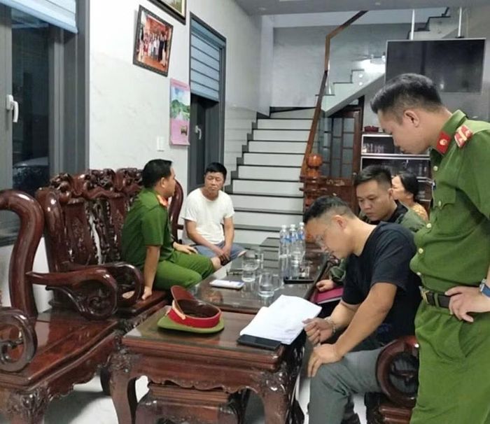 Công an xã A Lưới 2 tăng cường kiểm tra các điểm lưu trú nhằm phòng ngừa với tệ nạn, tội phạm ma túy trên địa bàn.