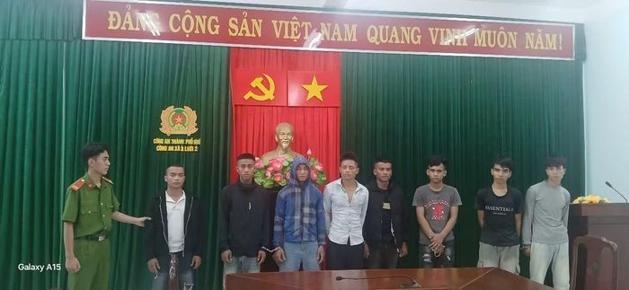 Các đối tượng liên quan đến hành vi Tổ chức sử dụng trái phép chất ma túy; Tàng trữ và Mua bán trái phép chất ma túy vừa bị Công an xã A Lưới bắt giữ.