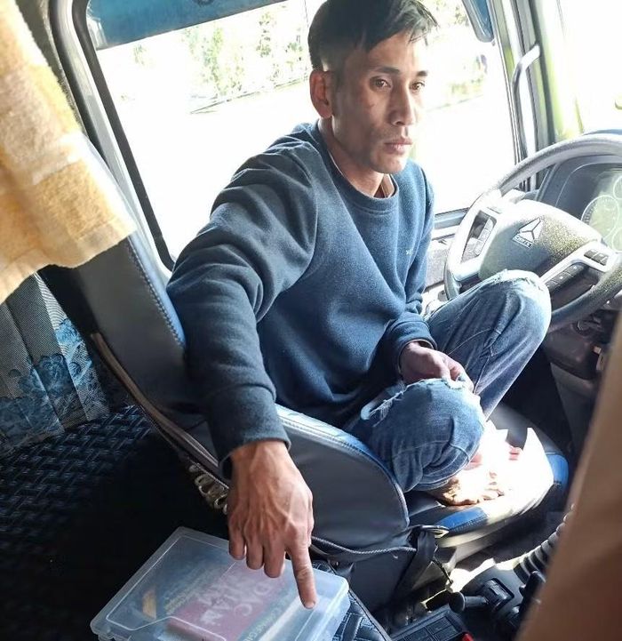Trần Văn Cường "thủ"hồng phiến và dụng cụ sử dụng trên xe chở than từ Lào về Việt Nam.