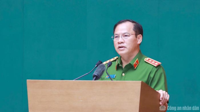 Thứ trưởng Nguyễn Văn Long phát biểu tại buổi gặp mặt.