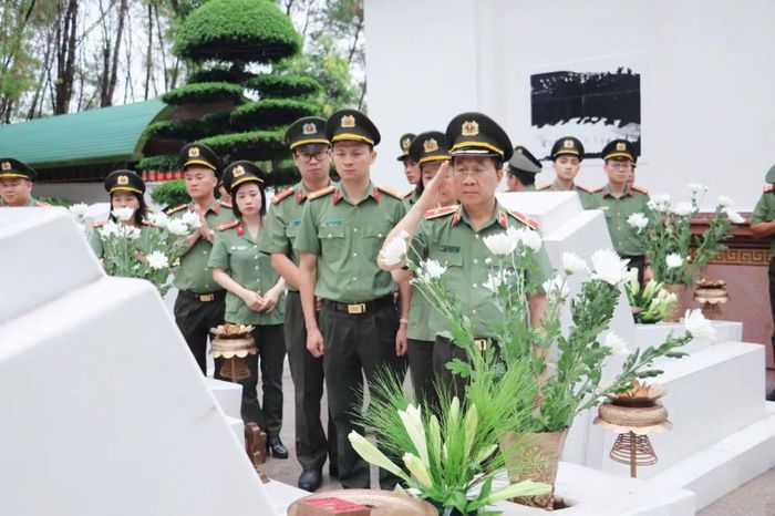 Từ đầu năm đến nay, đã có hàng triệu lượt du khách trong và ngoài nước đến với Khu di tích Ngã ba Đồng Lộc.