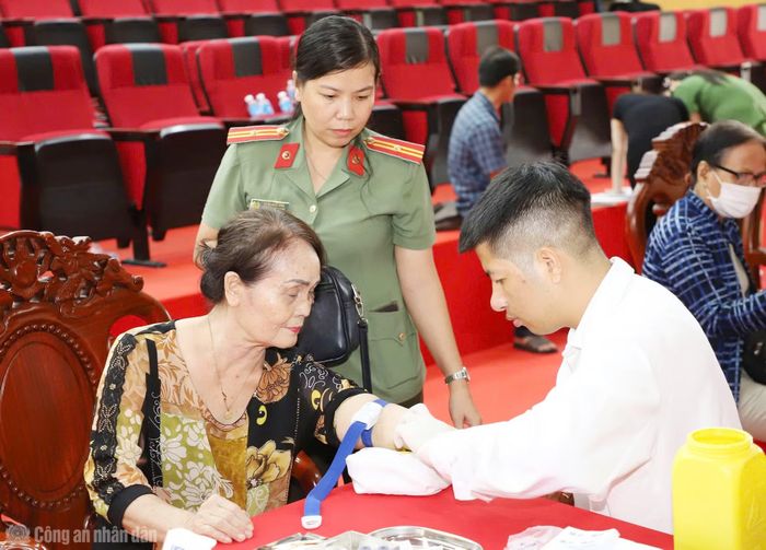 Công an TP Cần Thơ cùng các đơn vị đồng hành, phối hợp trong thực hiện cao điểm.