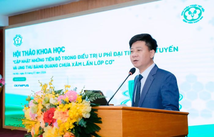 Phó Giám đốc Bệnh viện Bạch Mai PTS.TS Nguyễn Tuấn Tùng phát biểu khai mạc hội thảo.